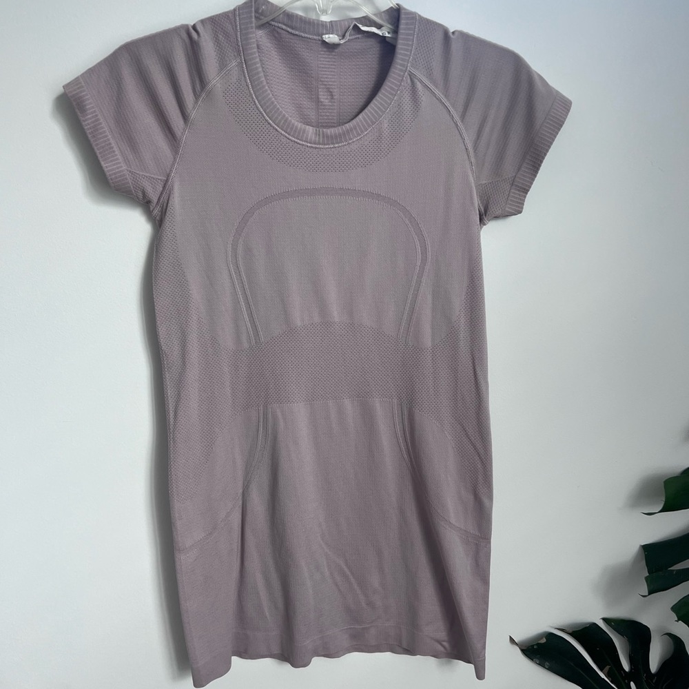 Like New Lululemon Swiftly Tech Shirt Size 8